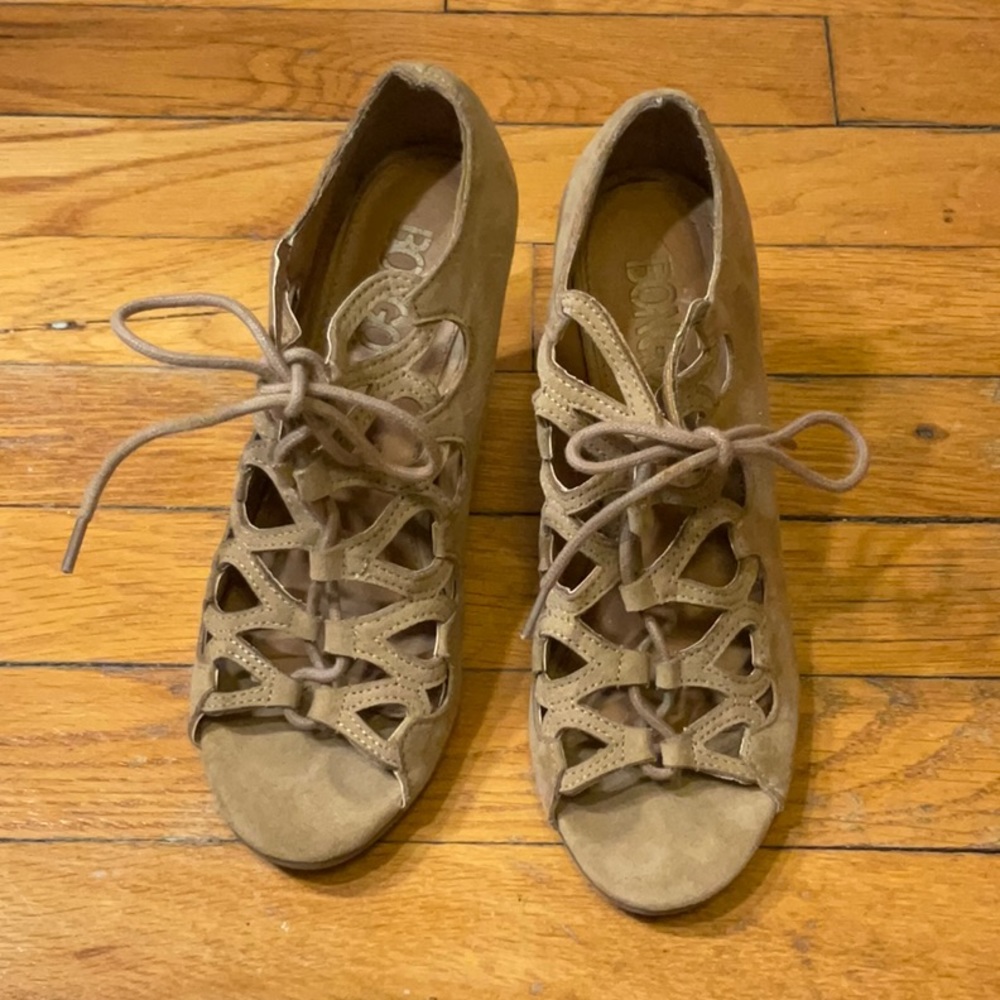 Bongo Size 6 Tan Wedge Heels